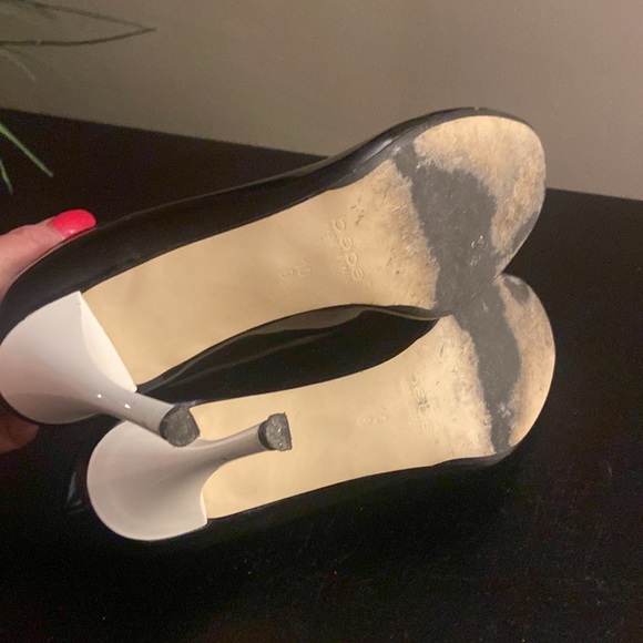 Bebe black and white patent leather peep toe heels size 10 - Picture 10 of 13
